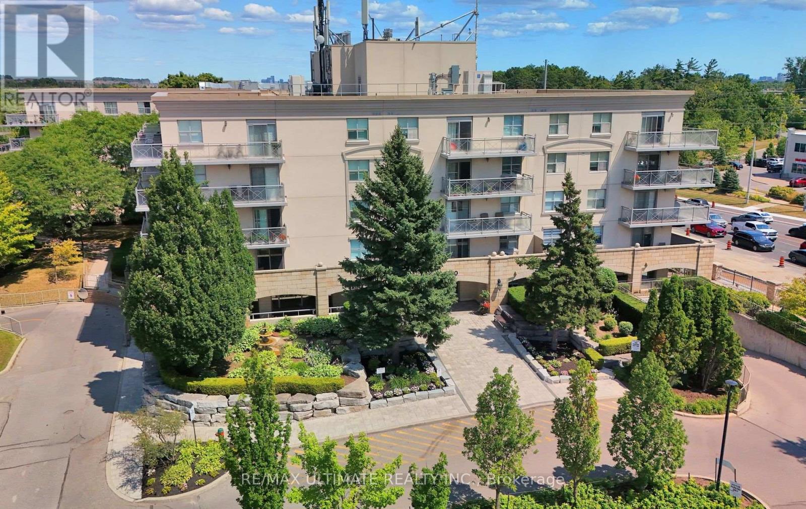 307 2500 Rutherford Rd, Vaughan Maple, ON L4K 5N7