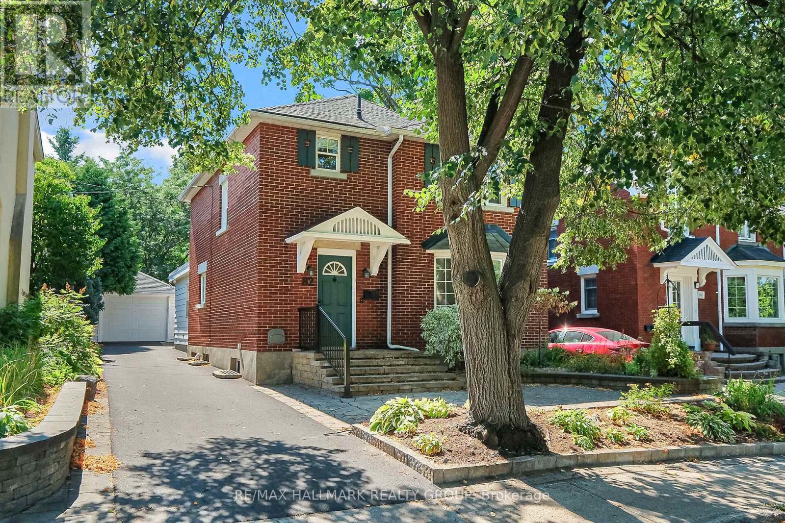 82 Laurentian Pl, Ottawa, ON K1Y 4E2