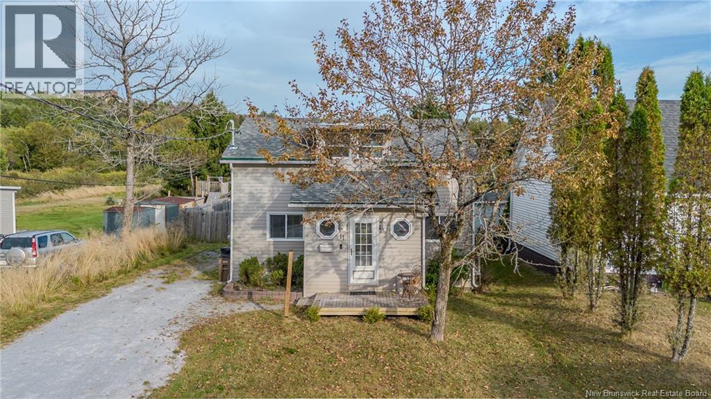 11 Mackay St, Saint John, NB E2H 2G3