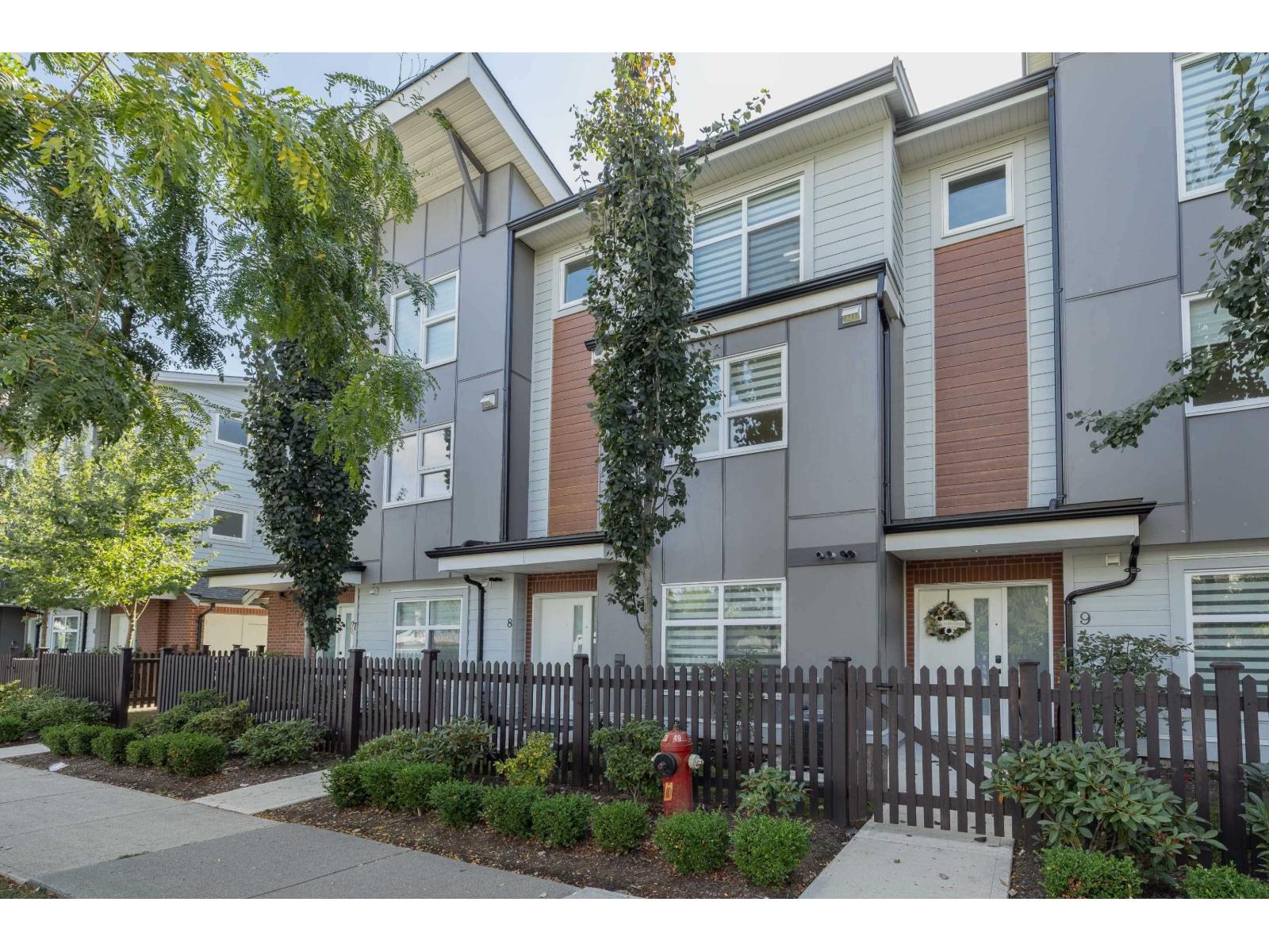 22334 48 Avenue Unit 8, Langley, BC V3A 3N5