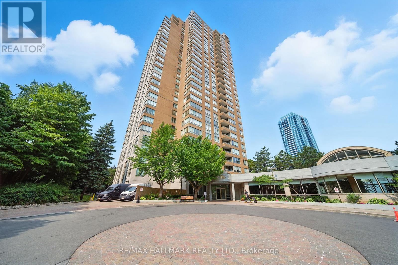 2002 215 Wynford Dr, Toronto Flemingdon Park, ON M3C 3P5