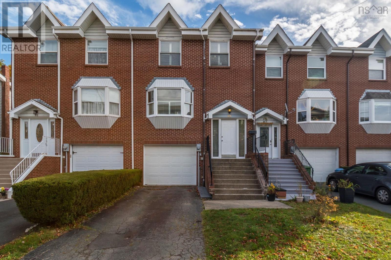 89 Lincoln Cross, Halifax, NS B3M 3S6