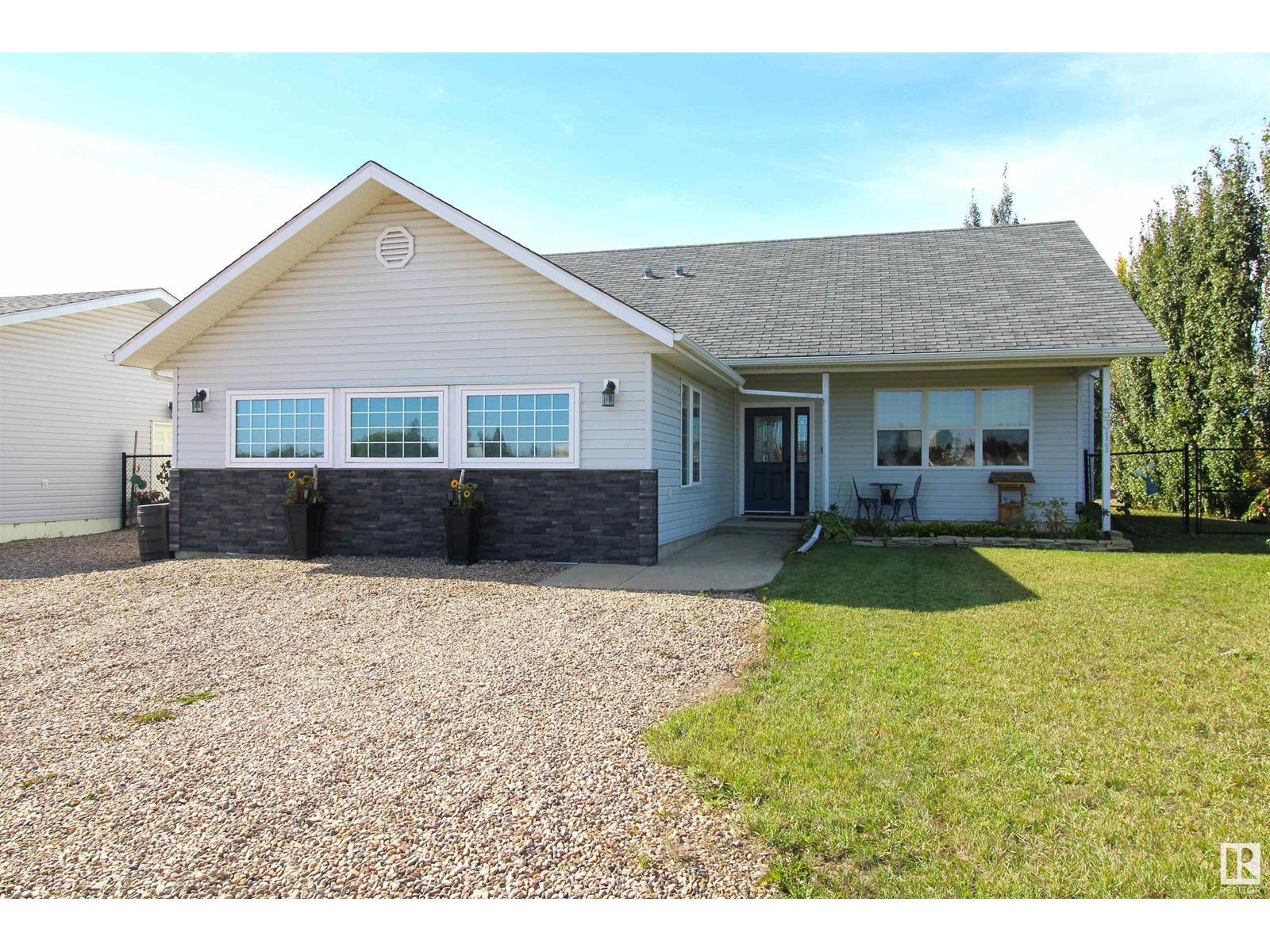 53 St Unit 5311, Two Hills, AB T0B 4K0