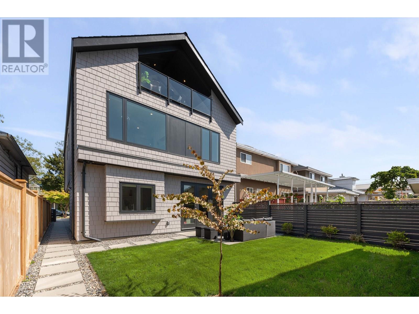 2750 W 19th Avenue Unit 2, Vancouver, BC V6L 1E3