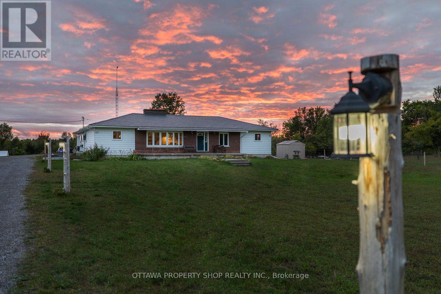 2428 Greys Creek Rd, Ottawa, ON K4P 1N7