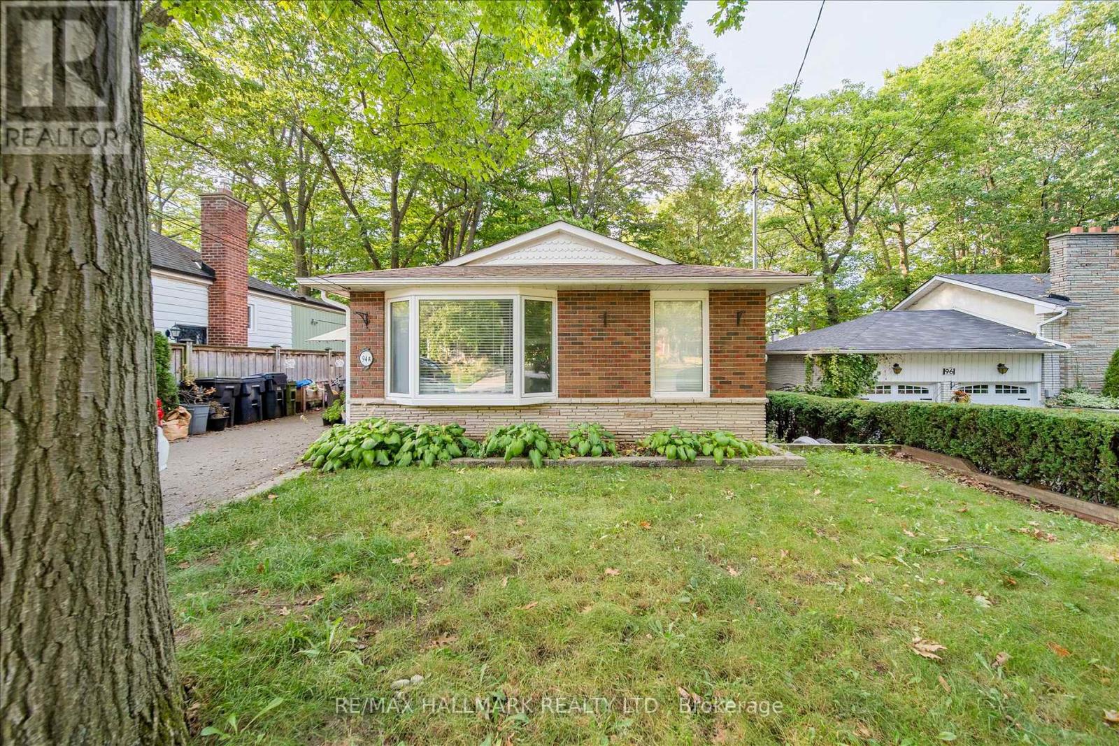 94 Oakridge Dr #a, Toronto, ON M1M 2A4