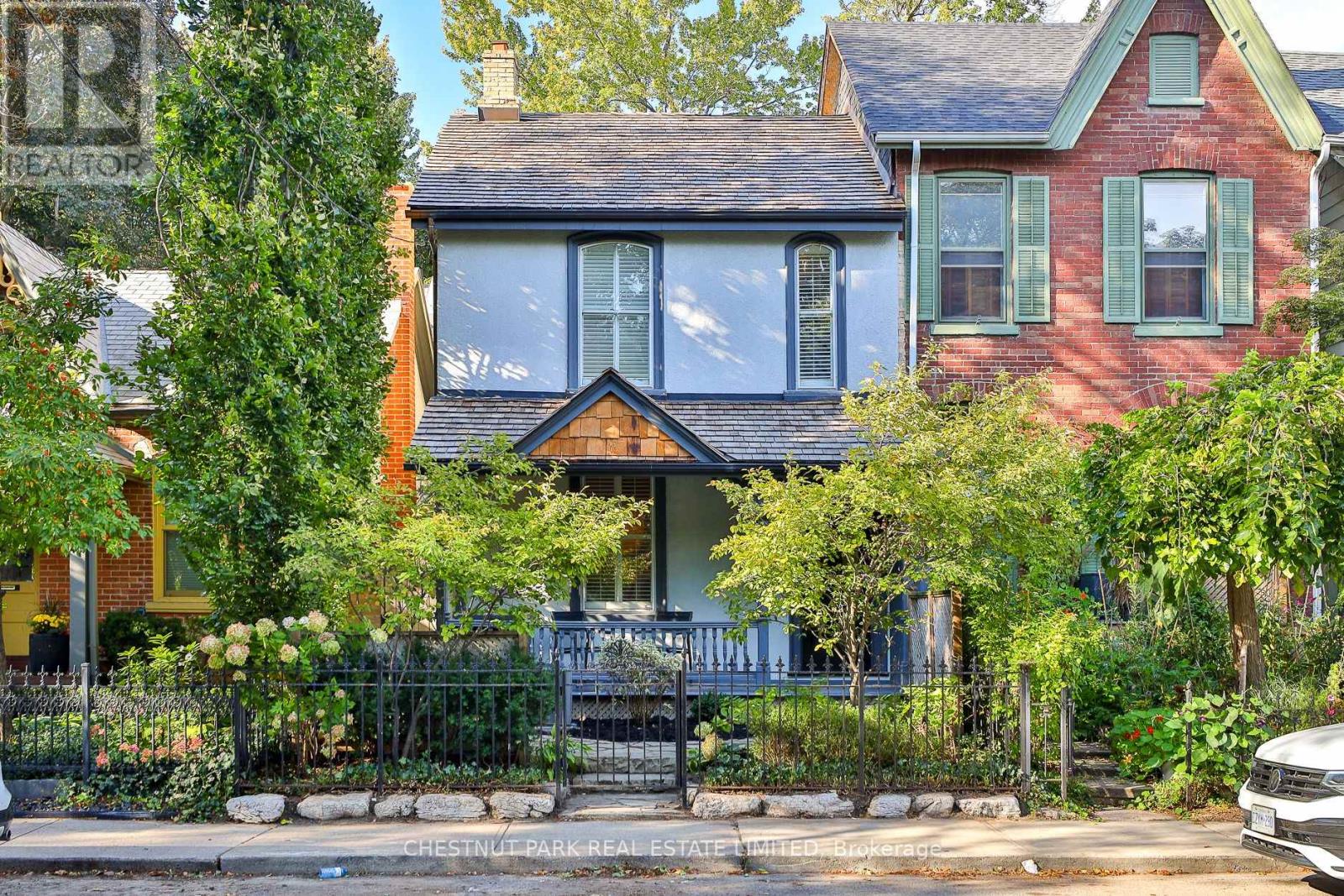 56 Spruce St, Toronto, ON M5A 2H9