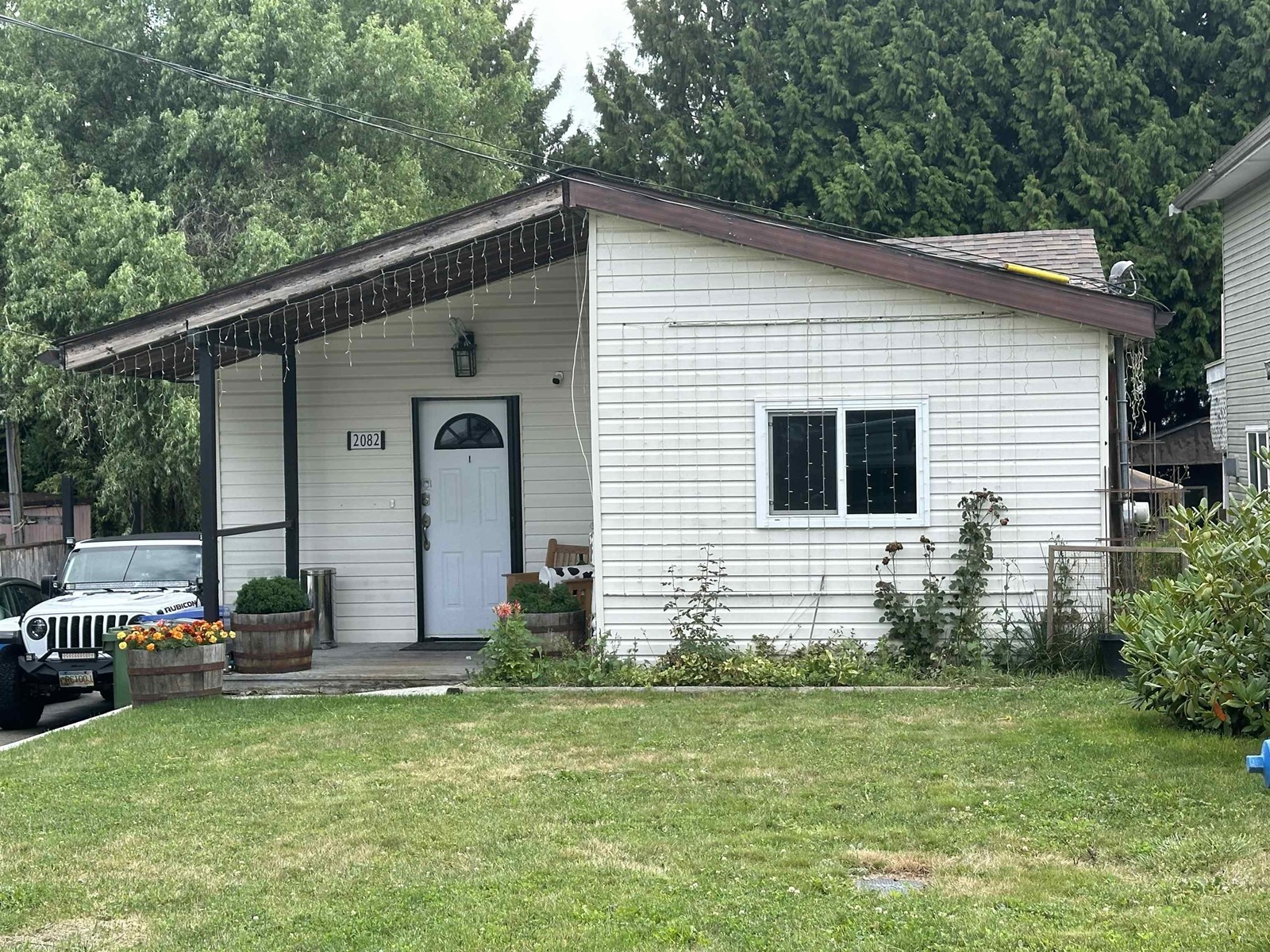2082 Oakridge Cres, Abbotsford, BC V2T 6A9