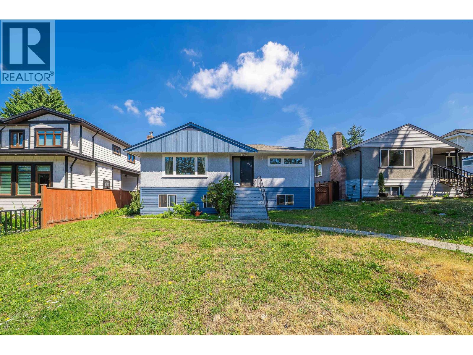 432 W 25th St, North Vancouver, BC V7N 2G2