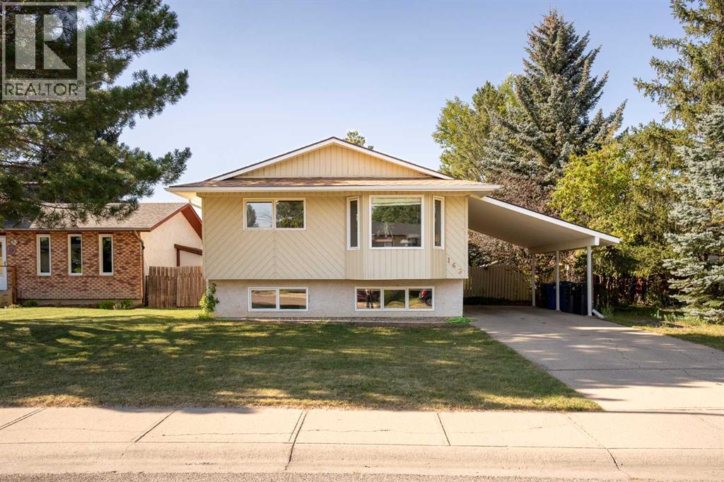 169 Mohawk Rd W, Lethbridge, AB T1K 5J5