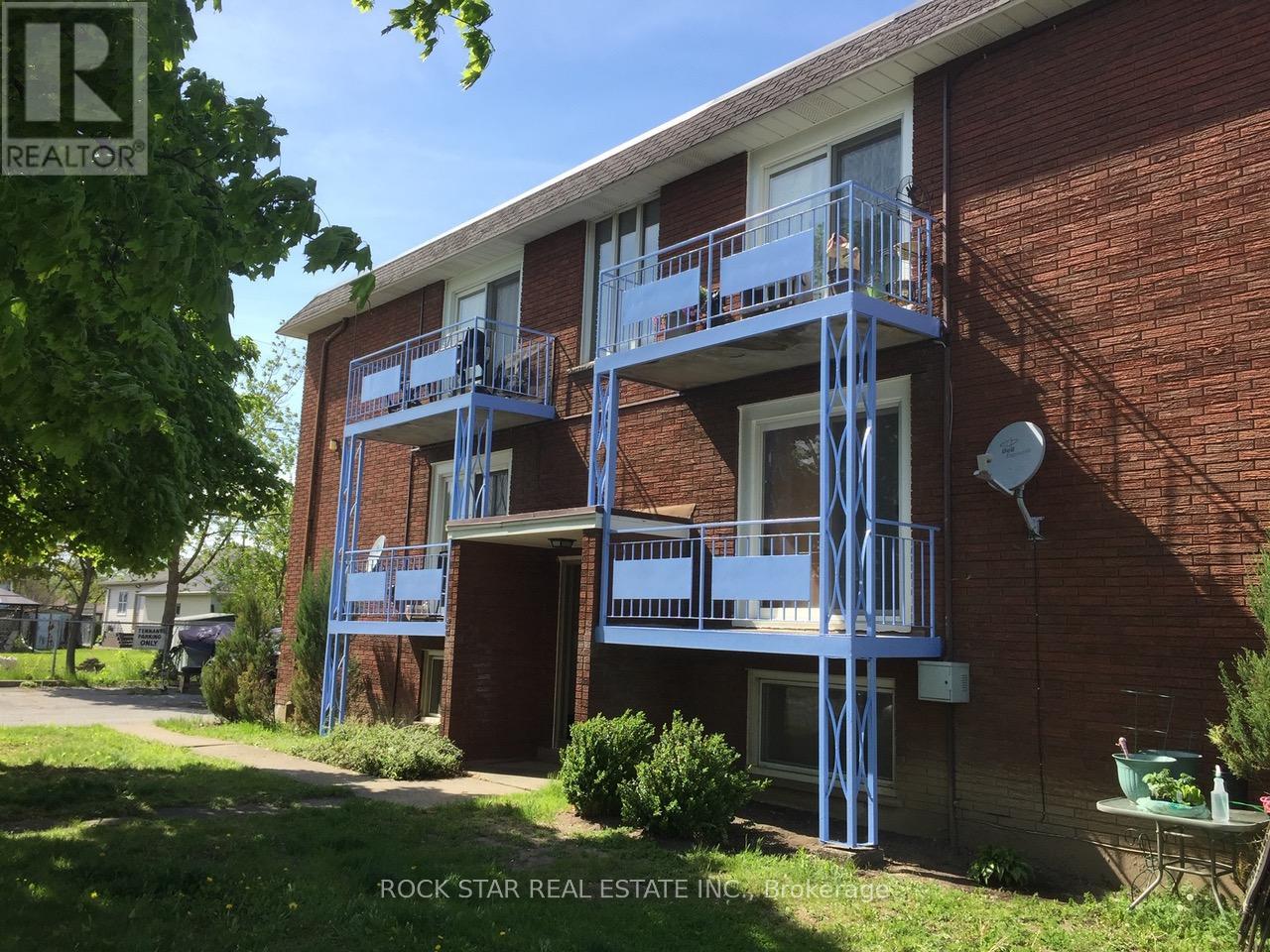 23 Saint Andrews Ave, Welland, ON L3B 1E2