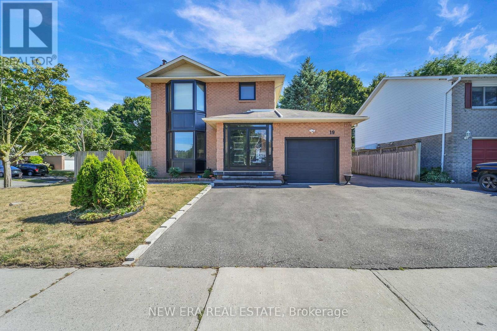 19 Glenabbey Dr, Clarington Courtice, ON L1E 1C1