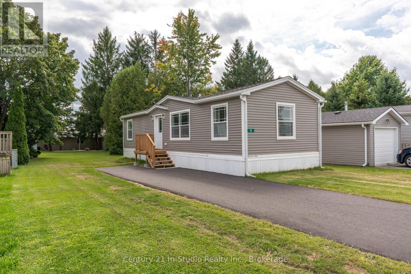 8 Sussex Sq, Georgian Bluffs, ON N4K 5N5