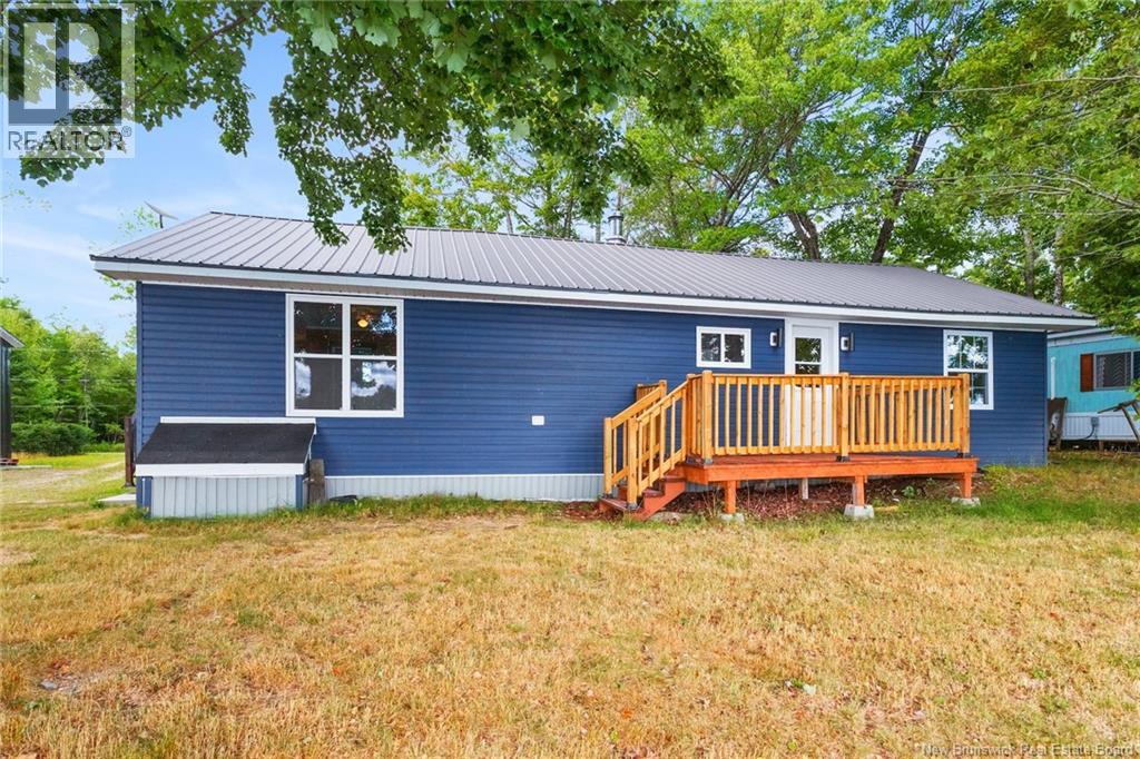 52 Loon Ln, Lake George, NB E6K 3J1