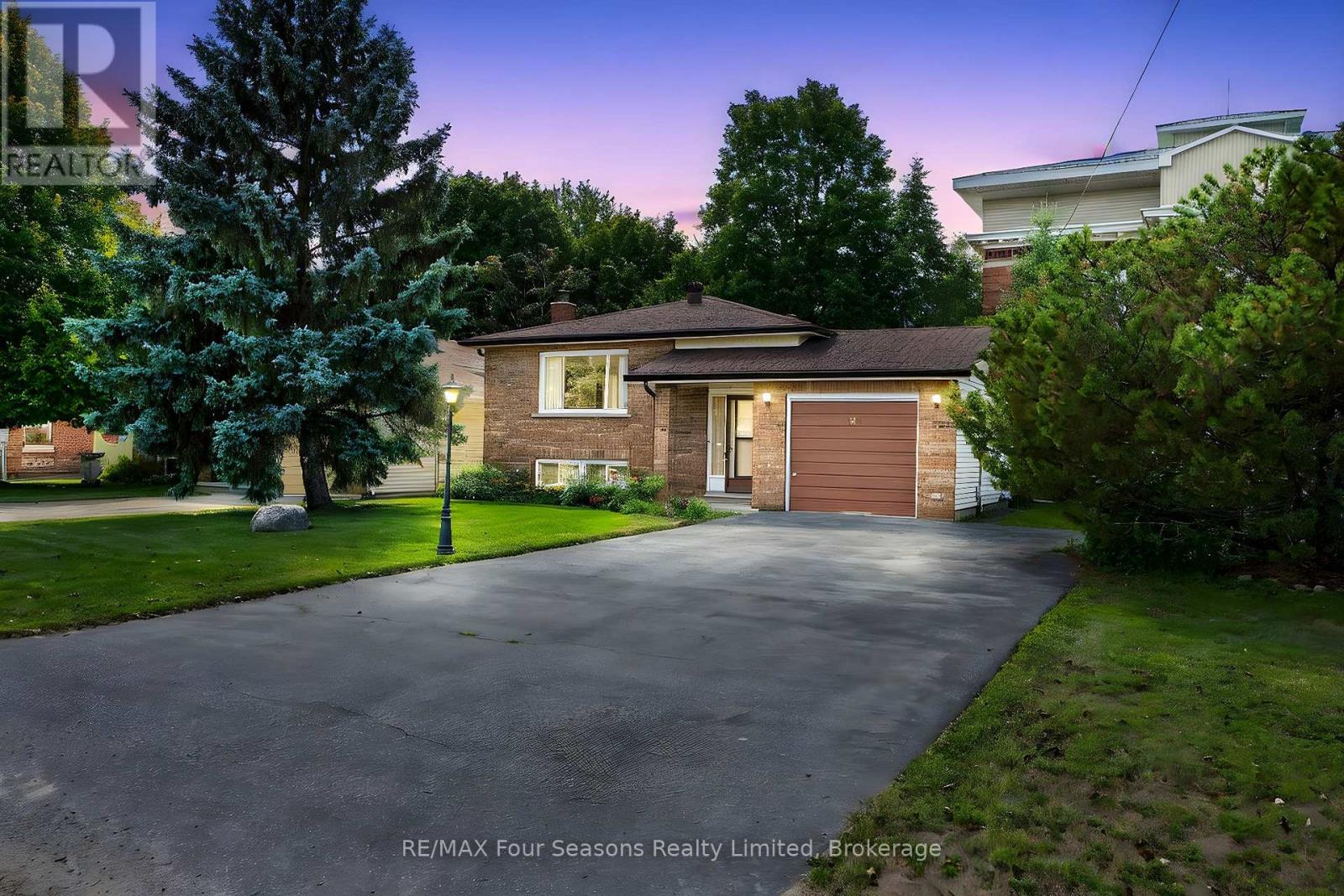134 Walnut St, Collingwood, ON L9Y 3C5