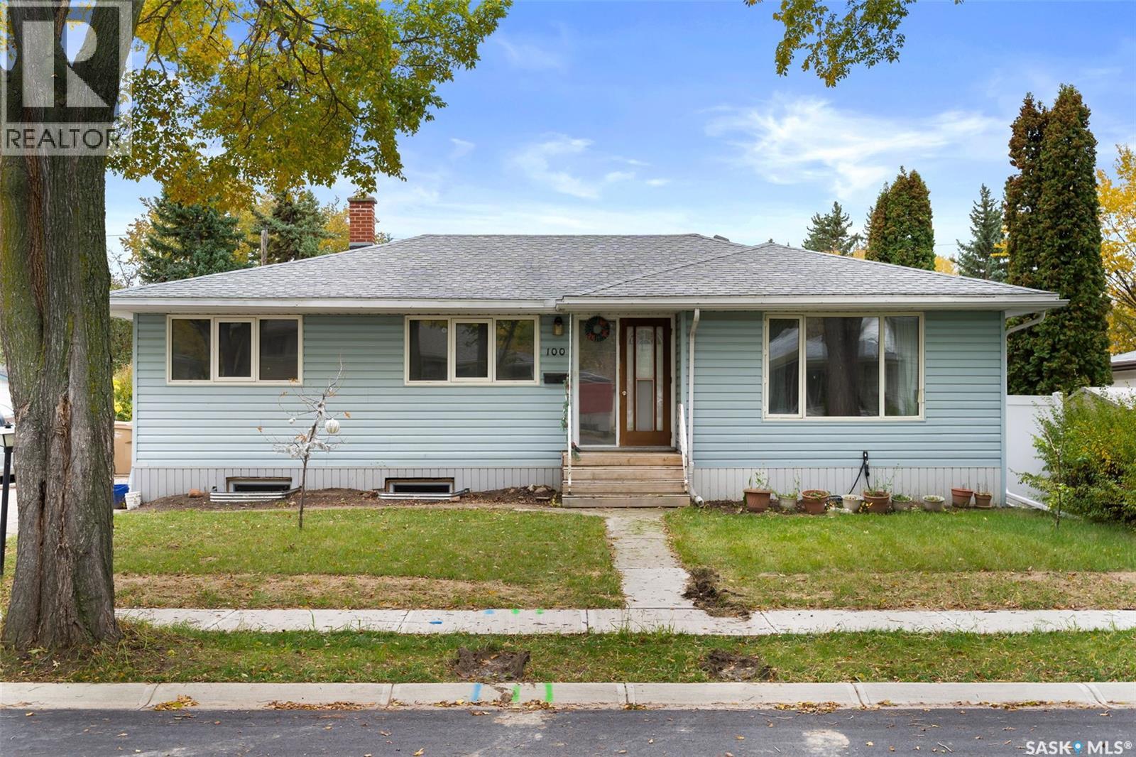 100 Knowles Cres, Regina, SK S4S 4P1