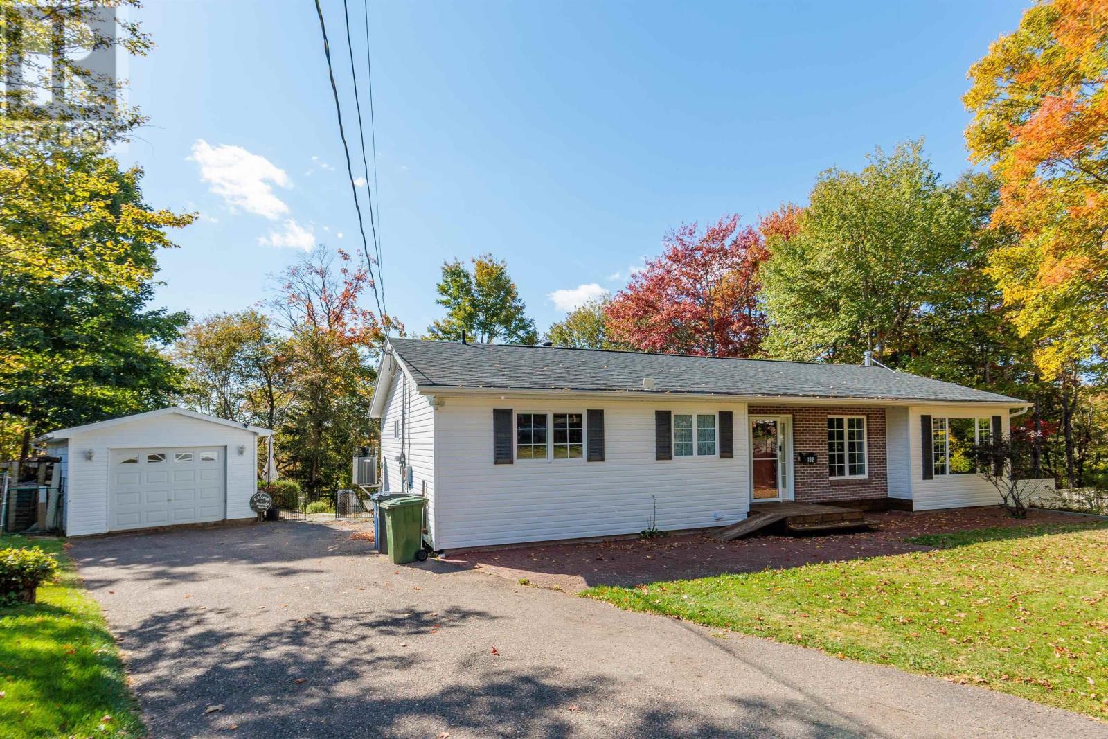 102 Maple Blvd, Truro, NS B2N 4N3