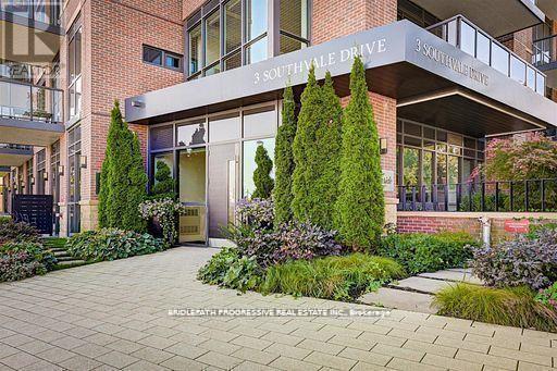301 3 Southvale Dr, Toronto, ON M4G 1G1