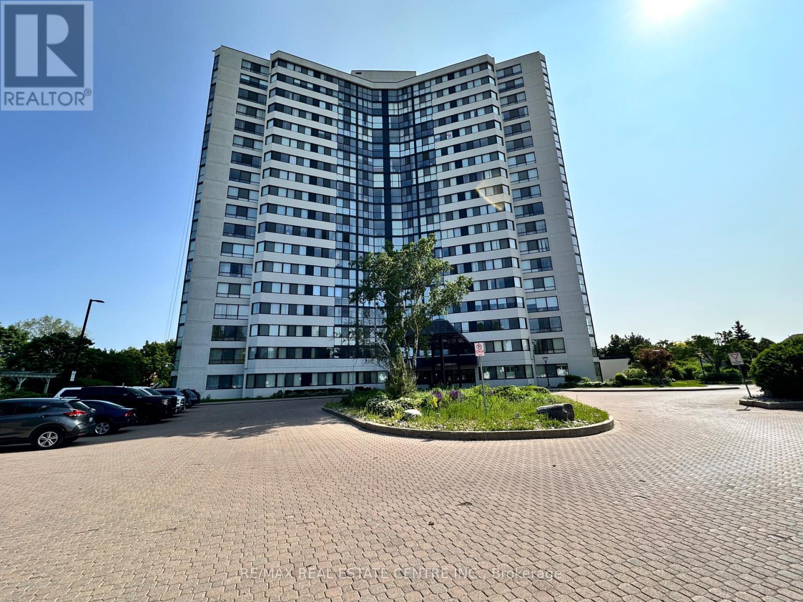 302 1360 Rathburn Rd E, Mississauga, ON L4W 4H4