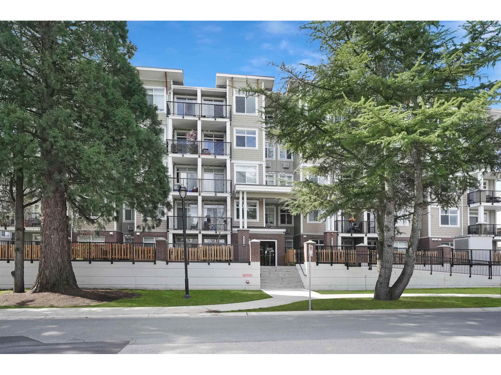 20686 Eastleigh Crescent Unit 305, Langley, BC V3A 0M4