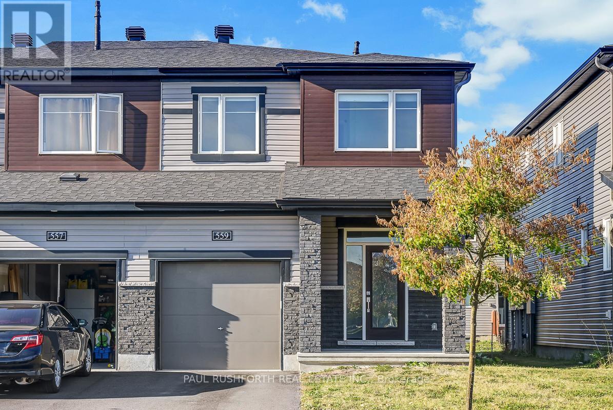 559 Decoeur Dr, Ottawa, ON K4A 5G7