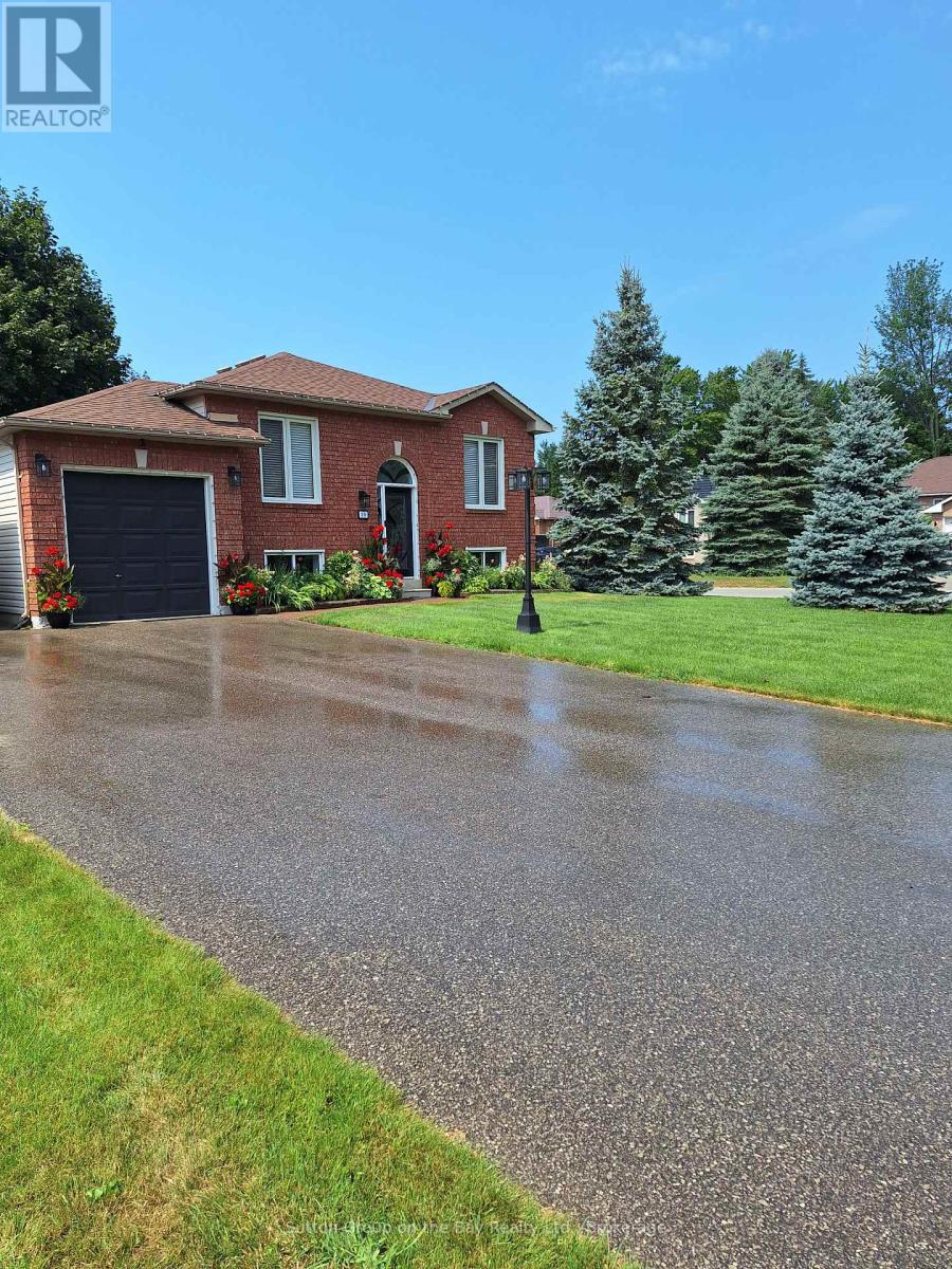 30 Acorn Cres, Wasaga Beach, ON L9Z 1L6