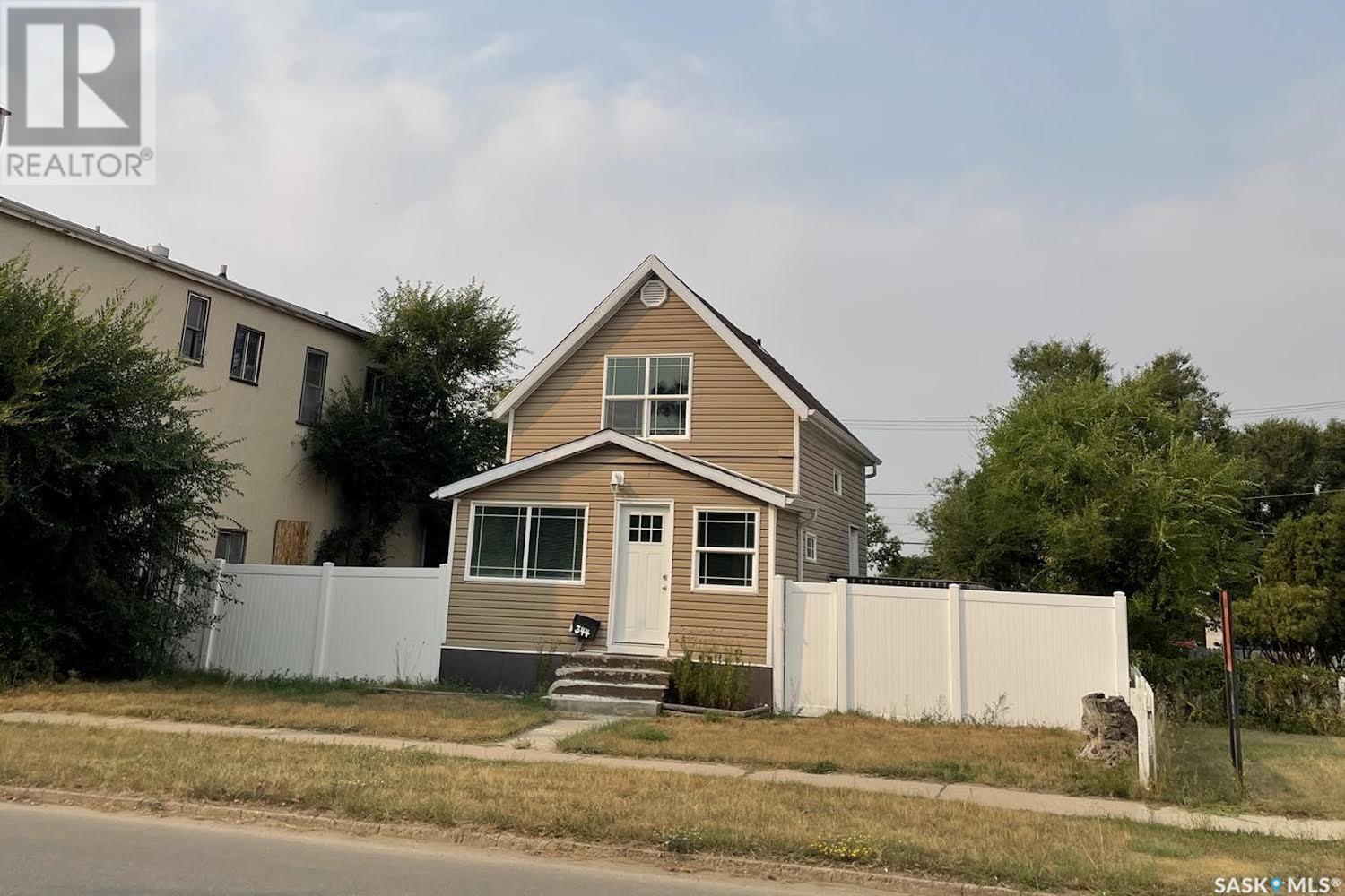 344 Lillooet St W, Moose Jaw, SK S6H 4Z2