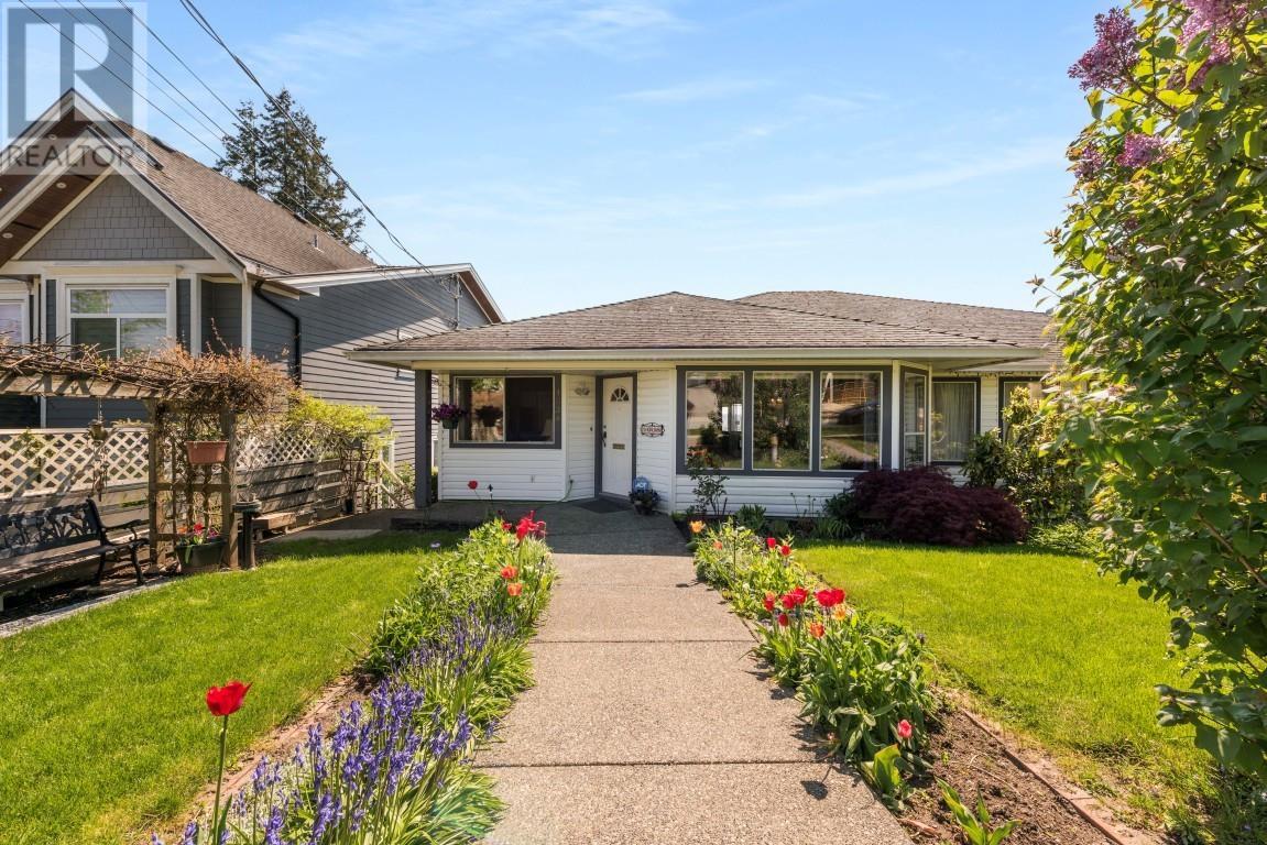 1038 Walls Ave, Coquitlam, BC V3K 2T7