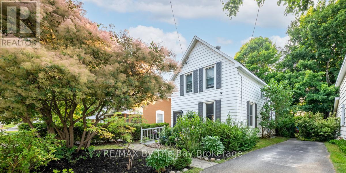 616 Dominion Ave, Midland, ON L4R 1R4