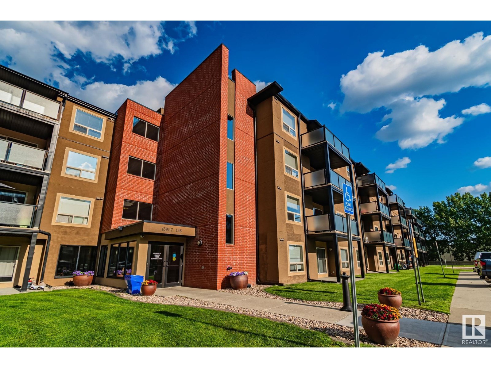 13907 136 Street Northwest #124, Edmonton, AB T6V 1Y5