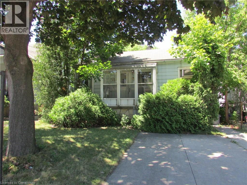 35 Stapleton Ave, Hamilton, ON L8H 3N4