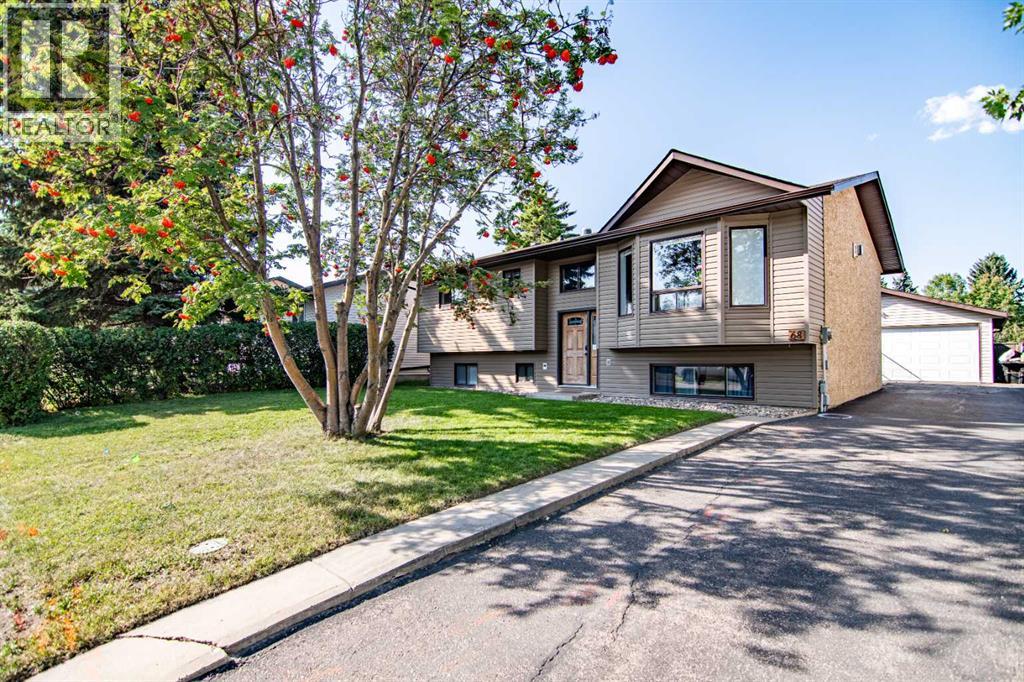 68 Heritage Dr, Lacombe, AB T4L 1N8