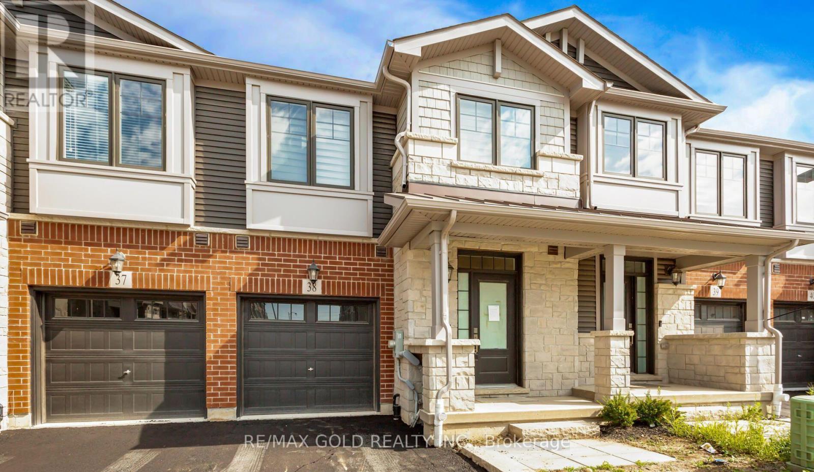38 10 Birmingham Dr, Cambridge, ON N1R 0C6