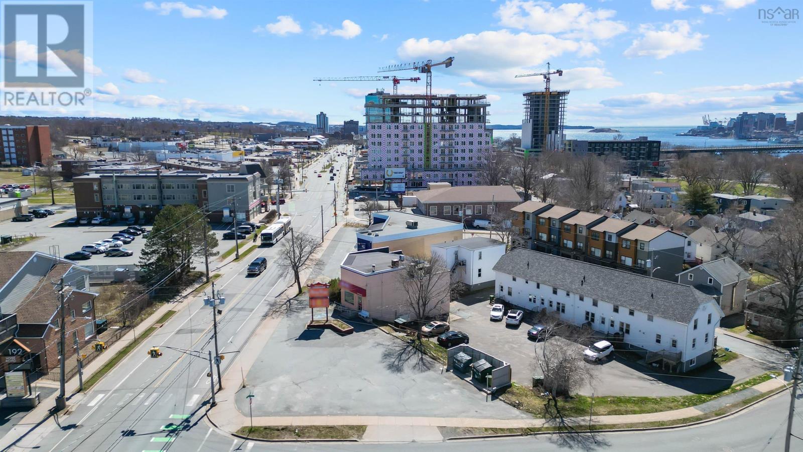 179 Wyse Rd, Dartmouth, NS B3A 1M8