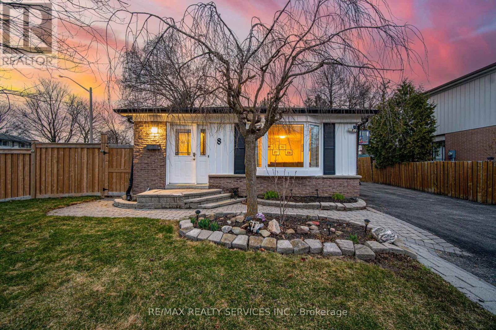 8 Reigate Ave, Brampton, ON L6V 2C9