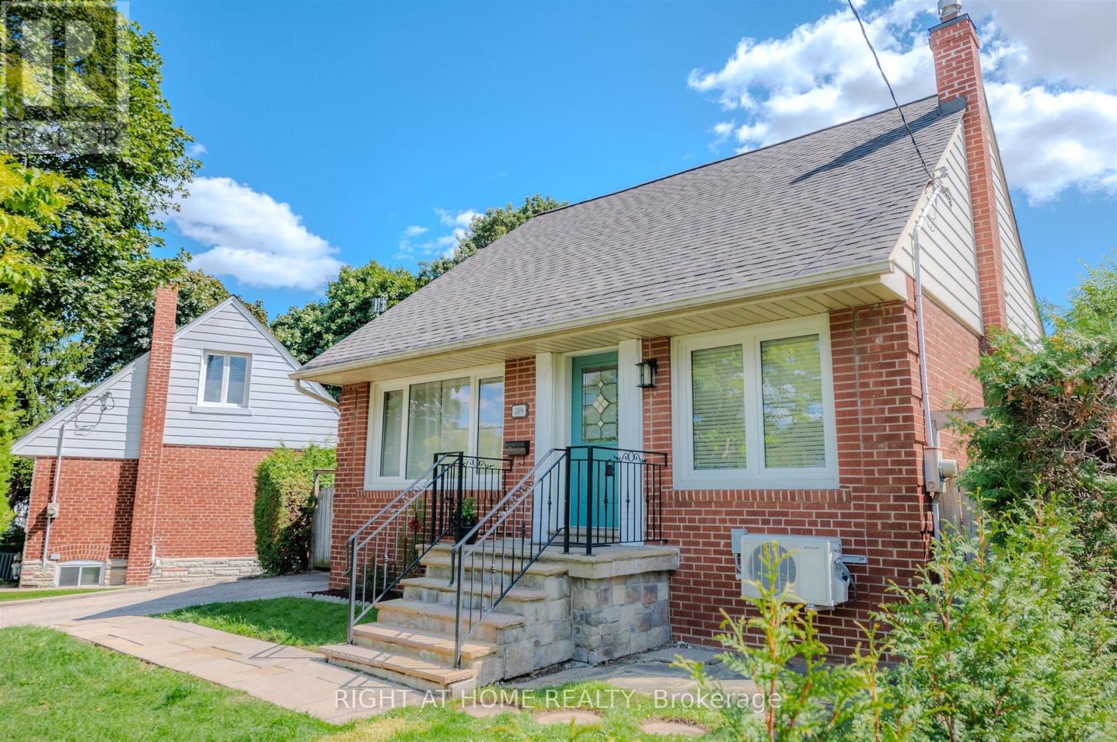 309 Rathburn Rd, Toronto, ON M9B 2L7