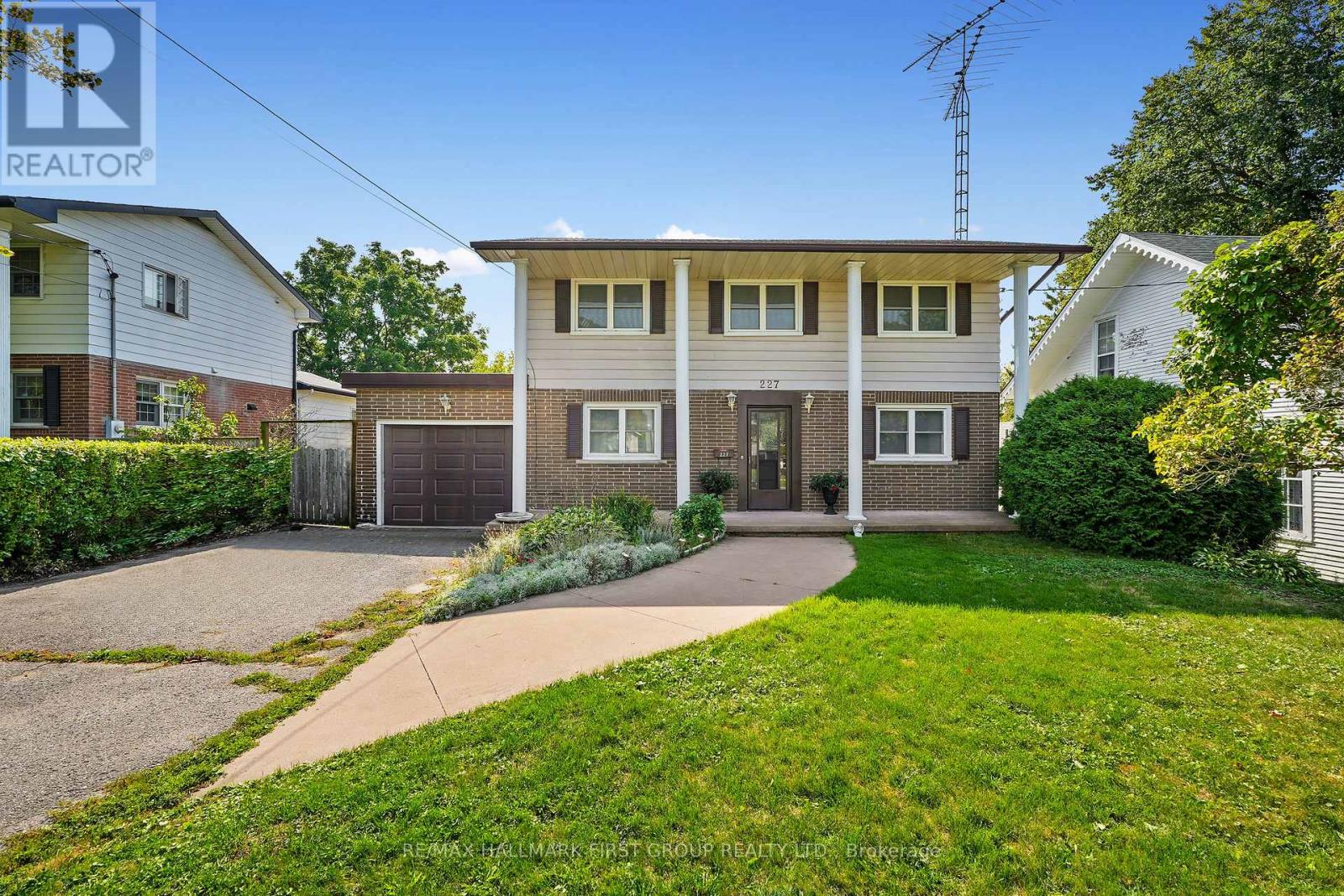 227 Queen St, Cobourg, ON K9A 1N4