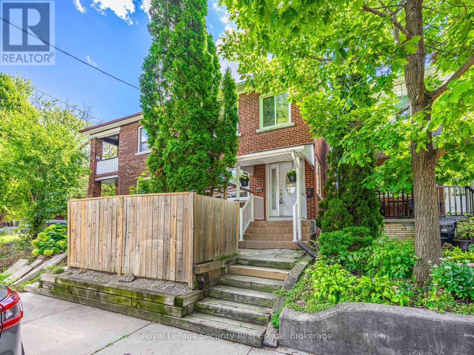 147 Hope St, Toronto, ON M6E 1K4