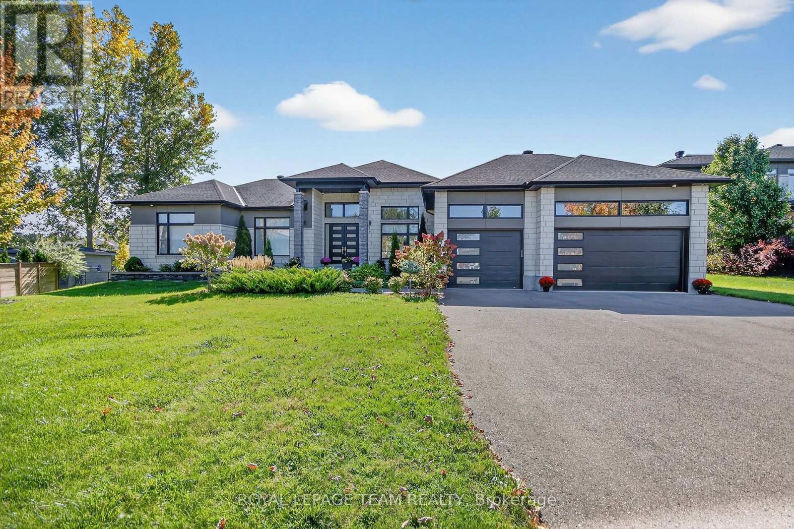 525 Leimerk Ct, Ottawa, ON K4M 0B2