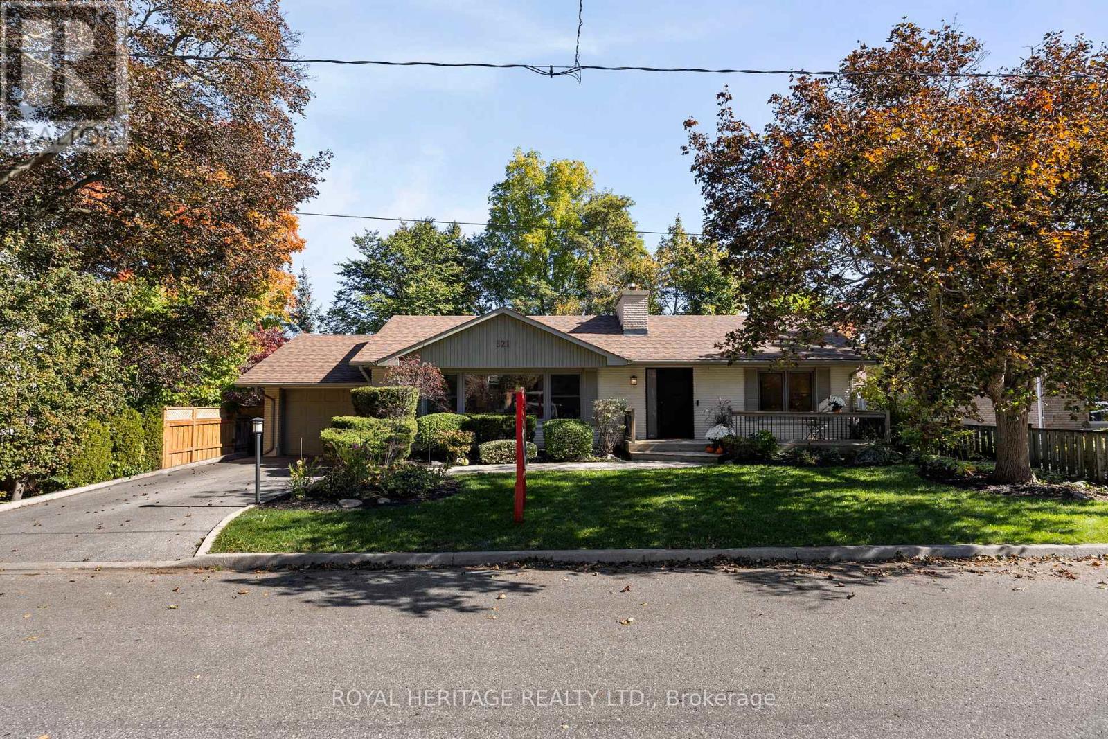 321 Centre St N, Whitby, ON L1N 4T3