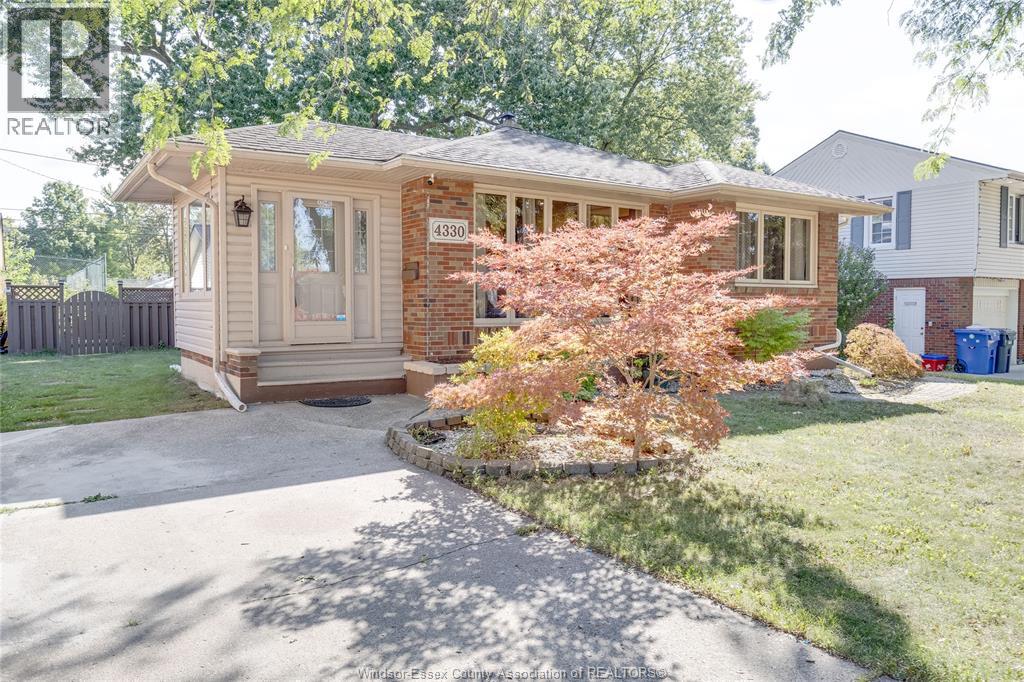 4330 Mount Royal, Windsor, ON N9G 2C4