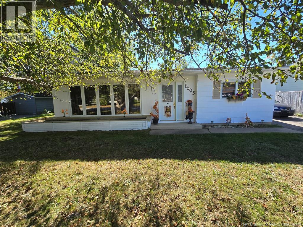 1205 Centennial St, Bathurst, NB E2A 4A9