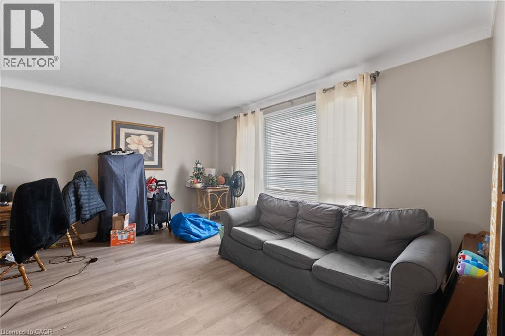 550 First Ave, Welland, ON L3C 1Z3