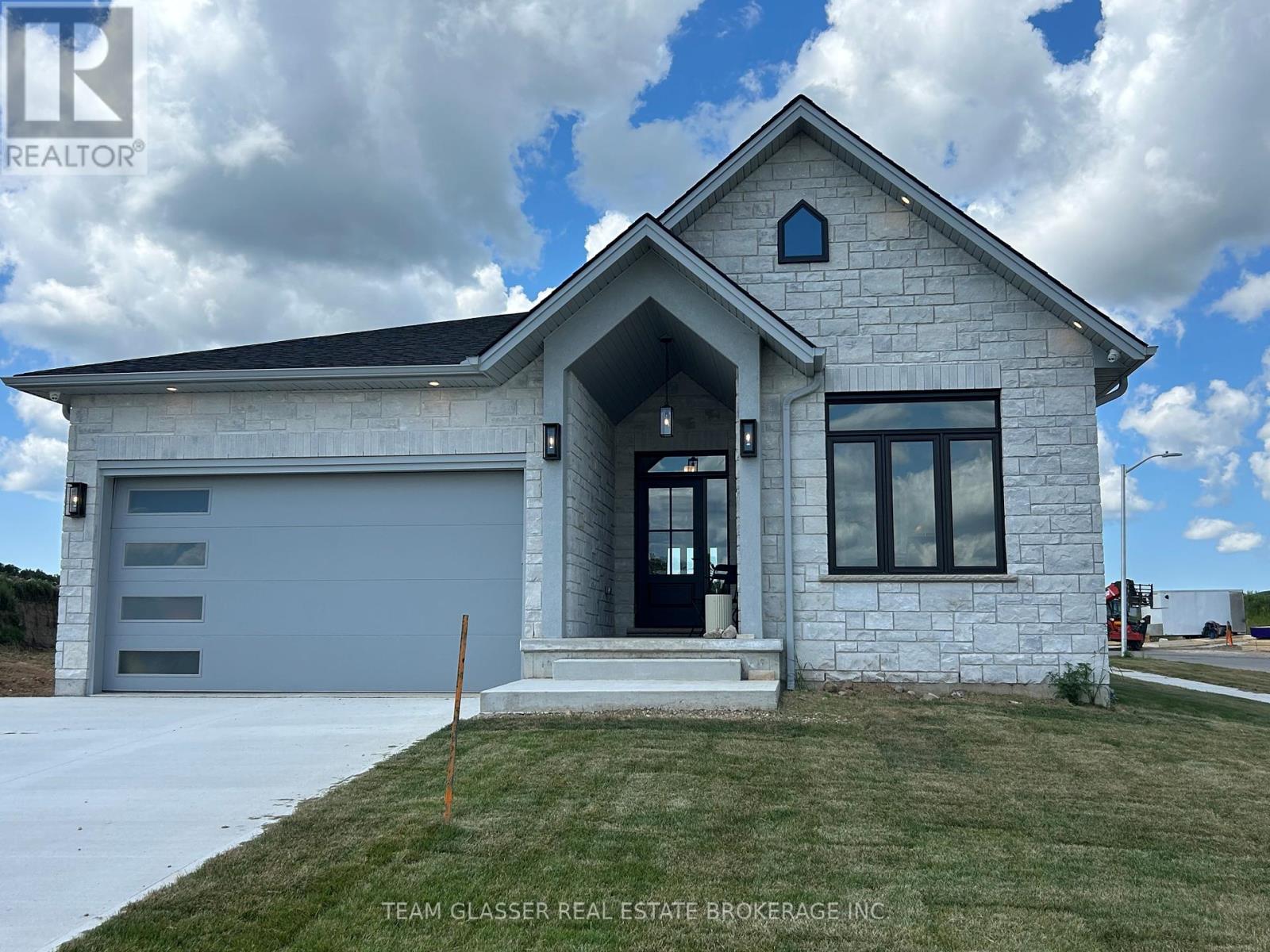 70 Benner Boulevard #94, Middlesex Centre, ON N0L 1R0