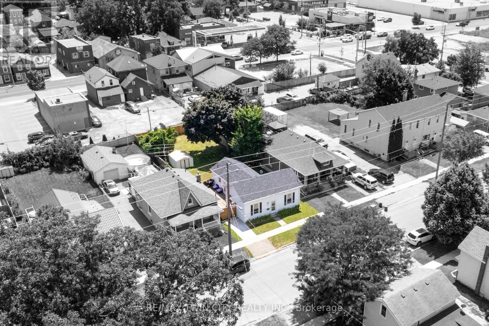 18 Winniett St, Brantford, ON N3T 1M4