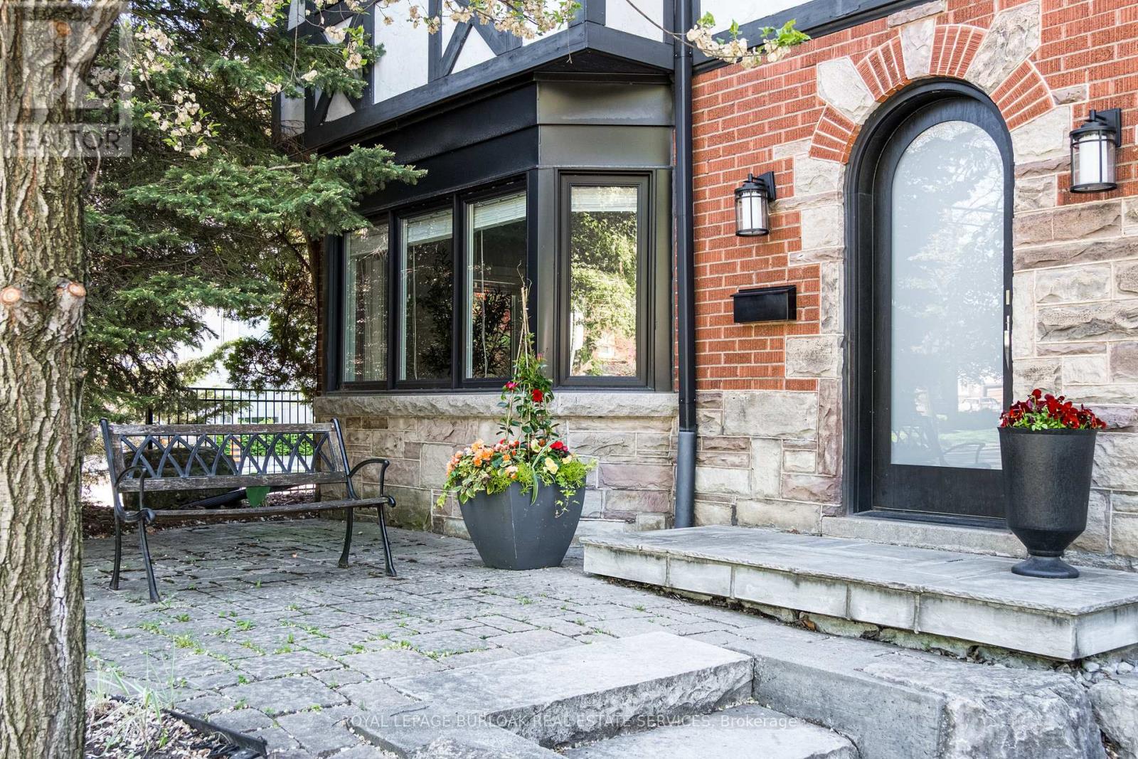 3 Oakwood Pl, Hamilton, ON L8S 4C9