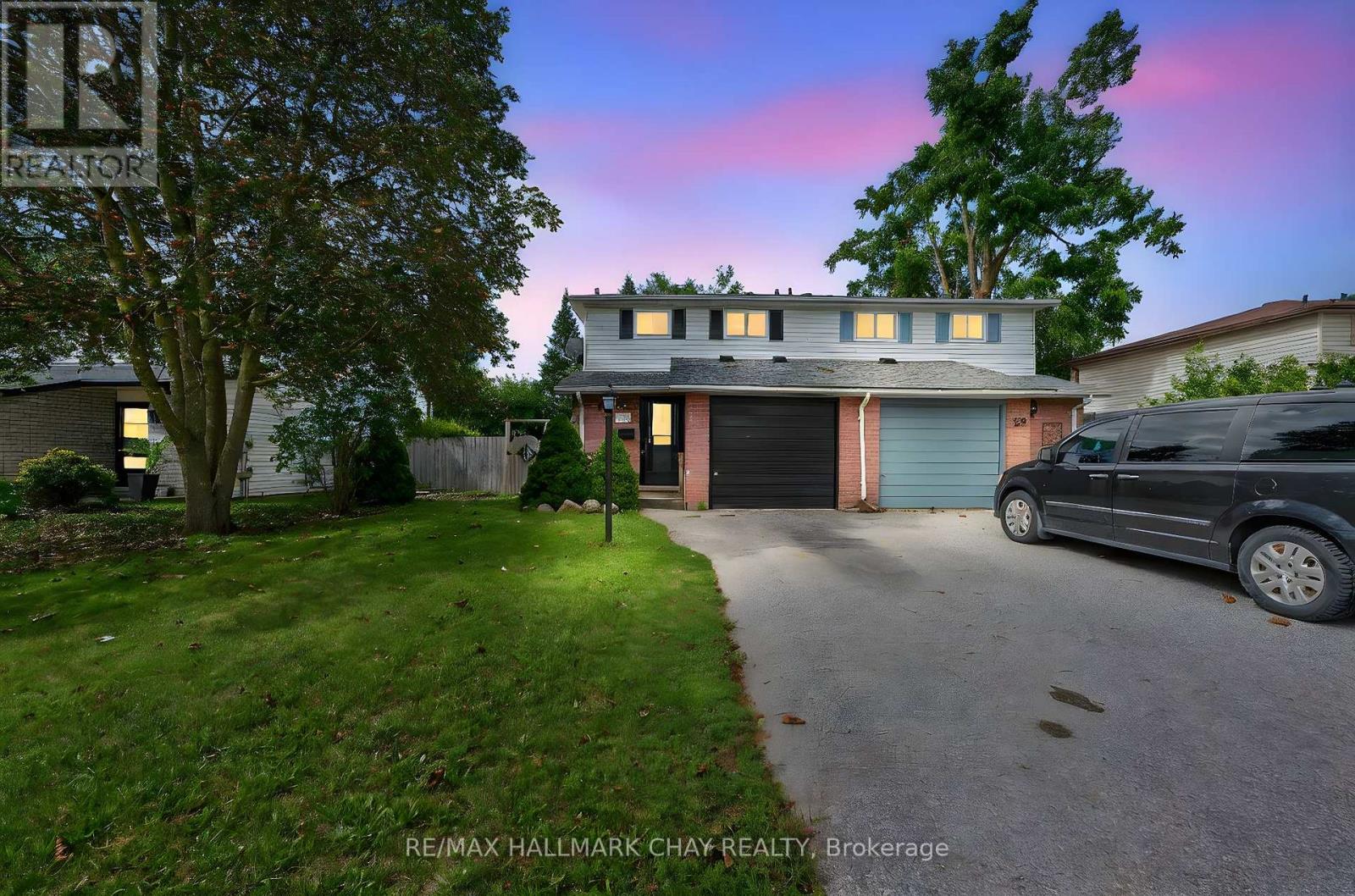 36 Mowat Cres W, Barrie, ON L4N 5B3