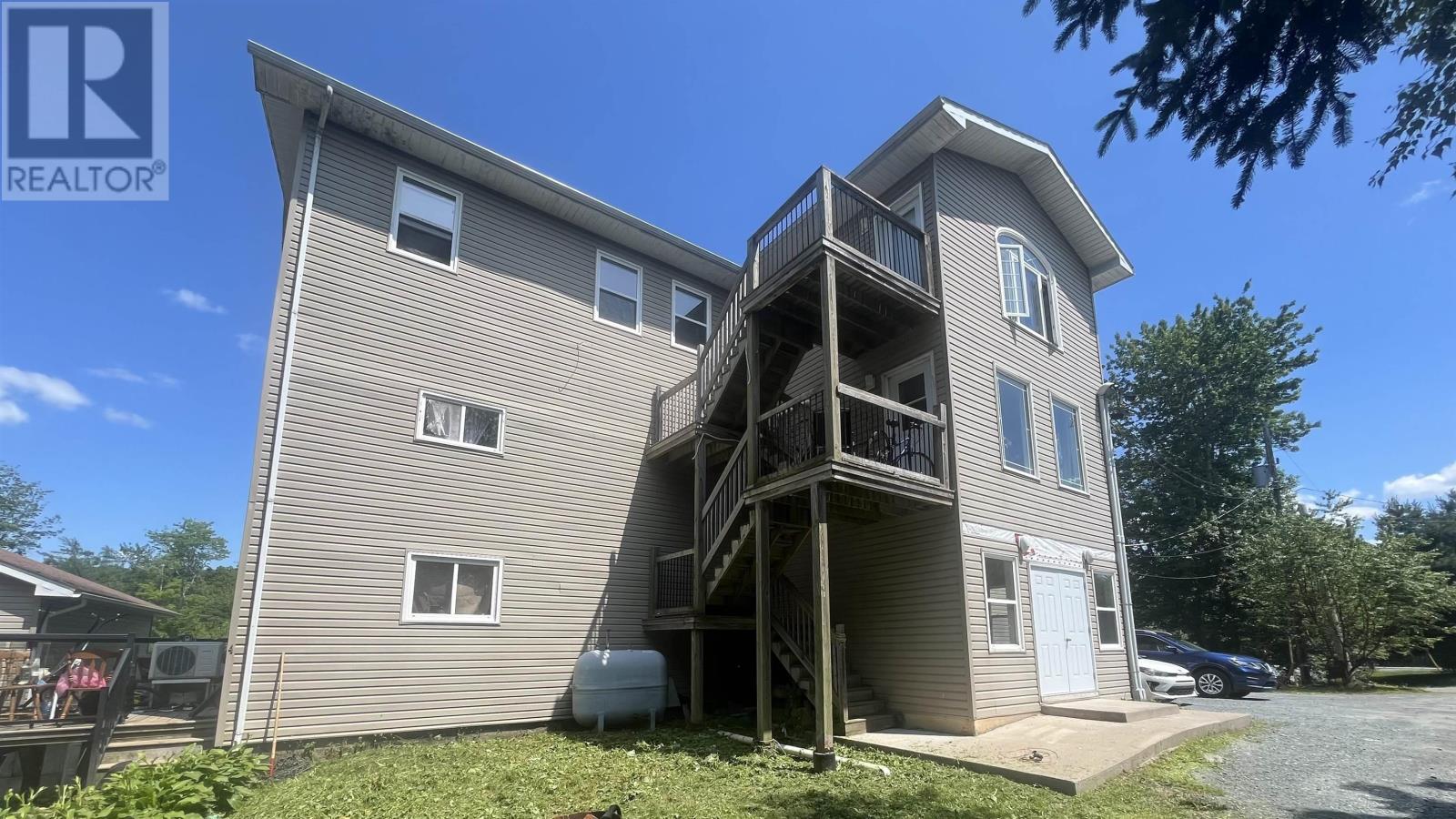 21 Mcpherson Rd, Fall River, NS B2T 1A2