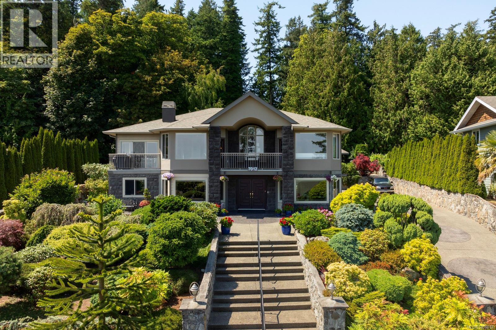 7012 Island View Pl, Central Saanich, BC V8M 2J6