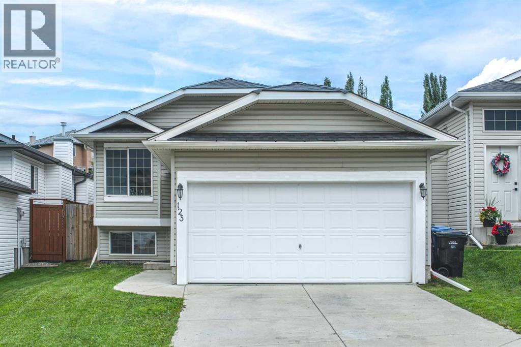 123 Royal Birch Mnr NW, Calgary, AB T3G 5J9